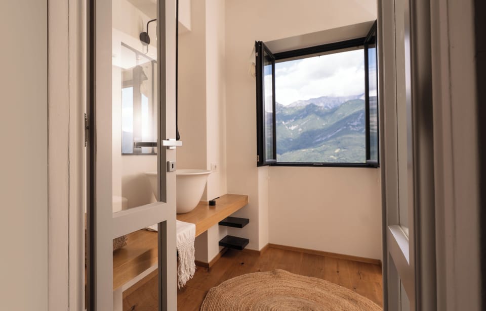 Villa (4 Bedrooms) | Bathroom | Shower, towels, toilet paper