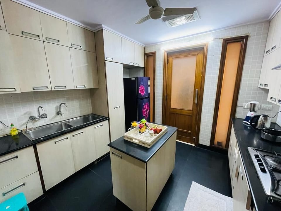 Apartment, Balcony, City View | Private kitchen | Mixer, cookware/dishes/utensils