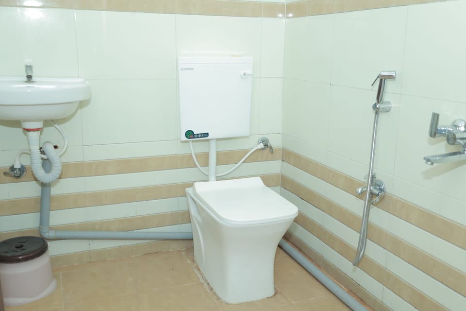 Standard Room | Bathroom | Shower, towels, soap, shampoo