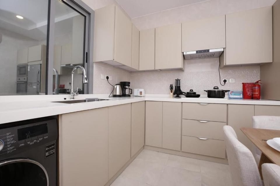 Deluxe Apartment, 3 Bedrooms, Non Smoking | Private kitchen