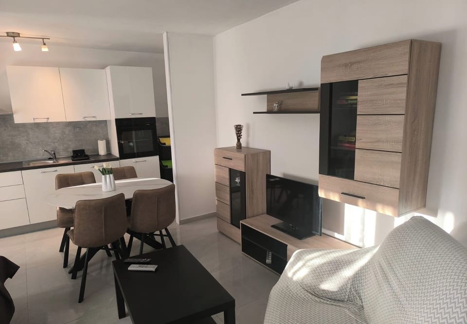 Apartment | Private kitchen | Coffee/tea maker, electric kettle, toaster, freezer