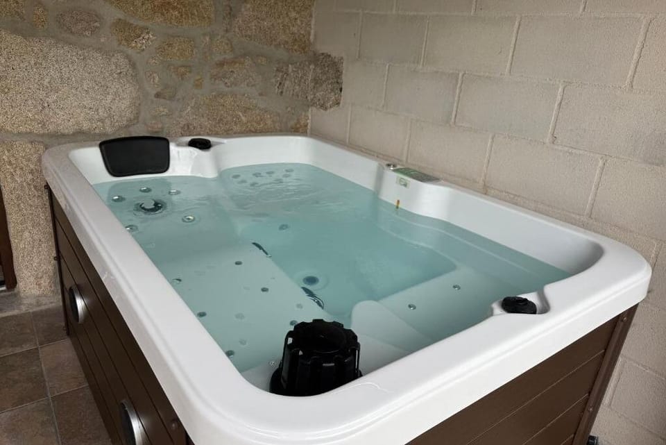 Indoor spa tub