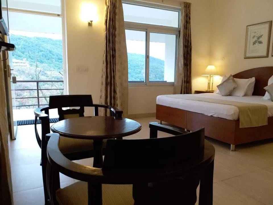 Deluxe Room, Mountain View | Egyptian cotton sheets, premium bedding, memory foam beds, desk