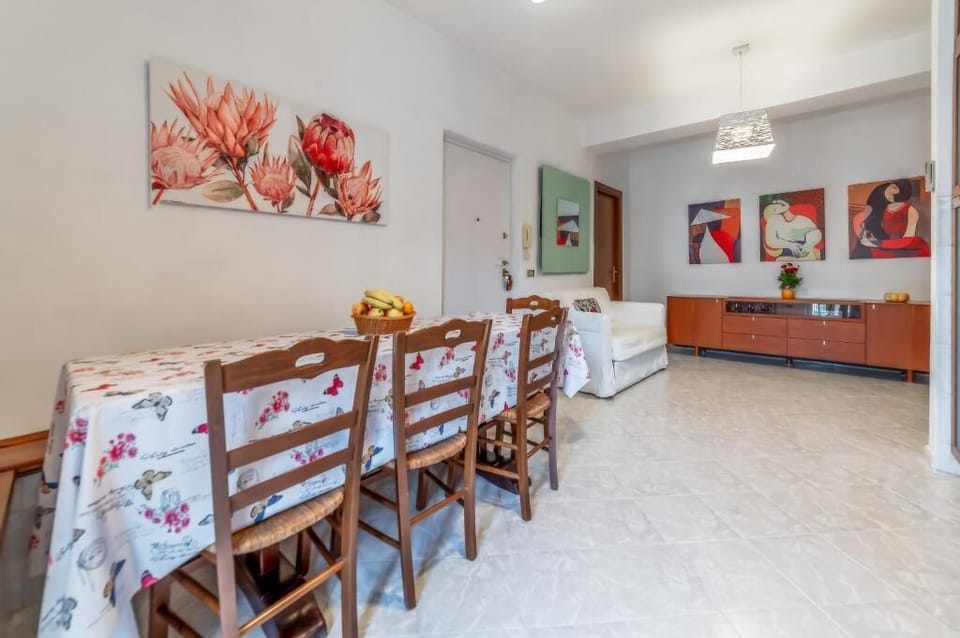 Apartment, Balcony, City View | Dining