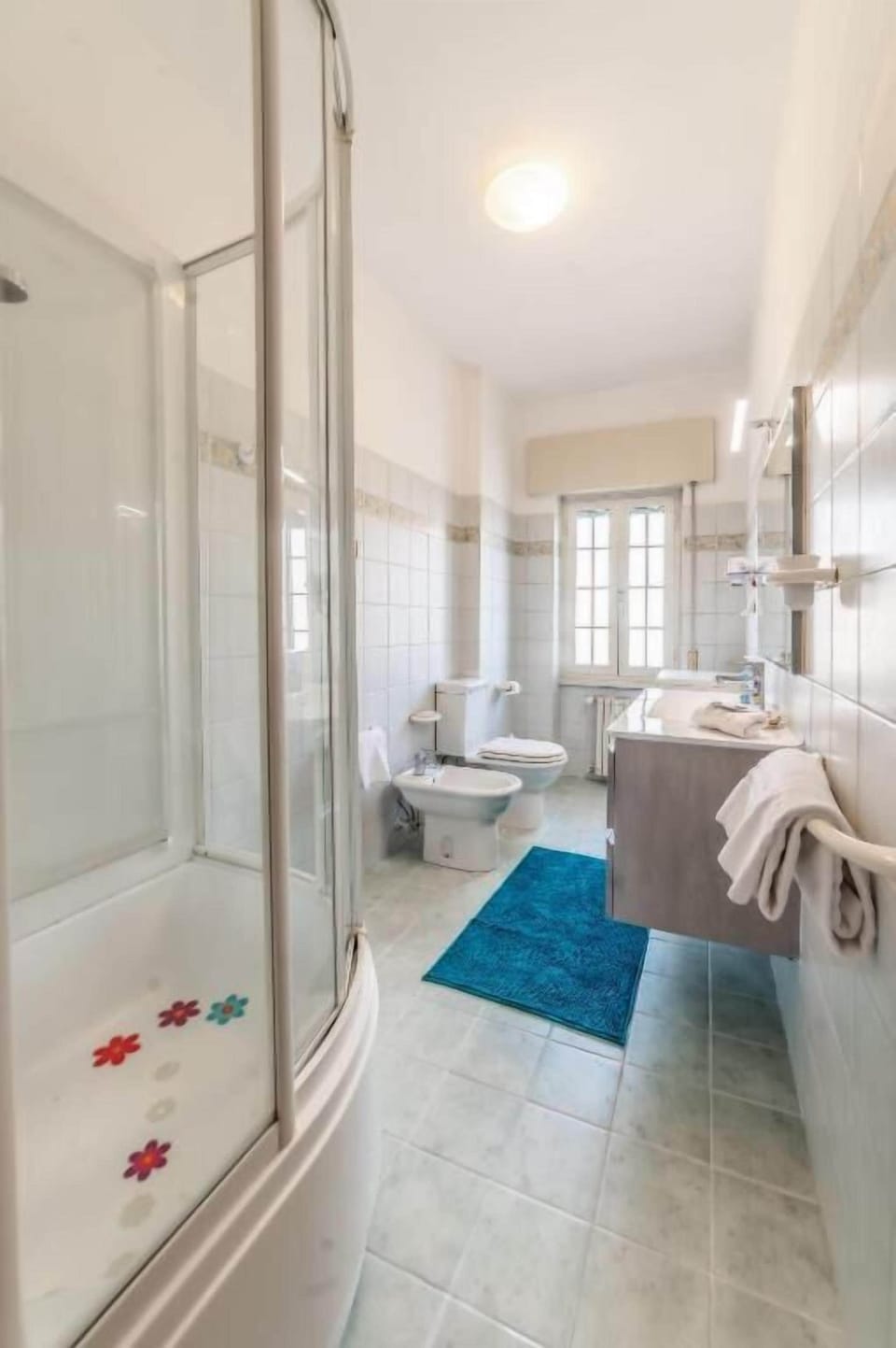 Apartment, Balcony, City View | Bathroom | Free toiletries, hair dryer, bidet, towels