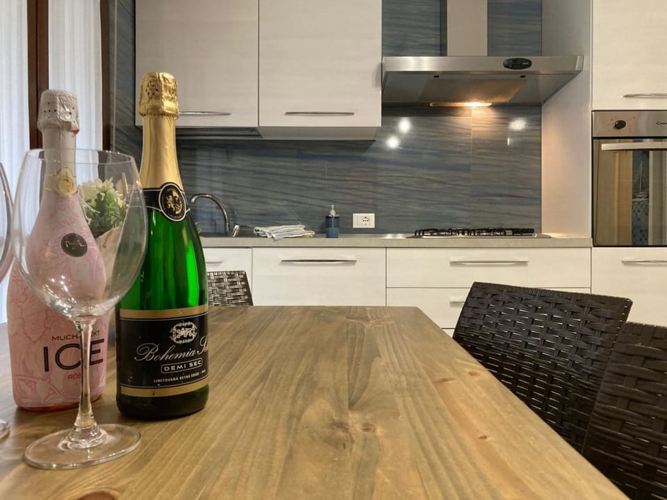 Apartment, 2 Bedrooms, Patio, Garden View | Dining room
