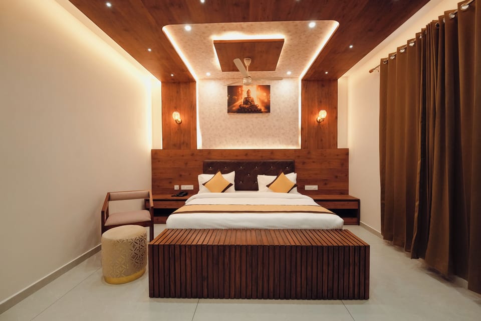 Luxury Studio Suite | Minibar, iron/ironing board, free WiFi, bed sheets