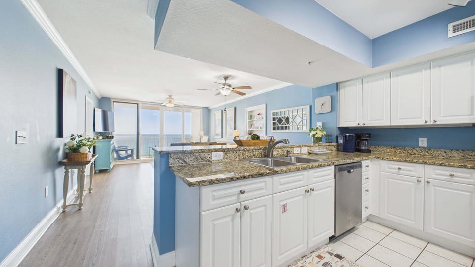 Fully applianced kitchen with all the cooking essentials