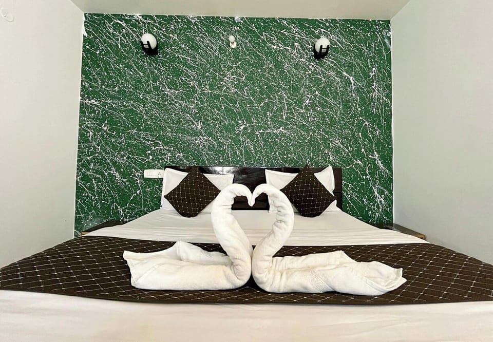 Hypo-allergenic bedding, desk, soundproofing, free WiFi