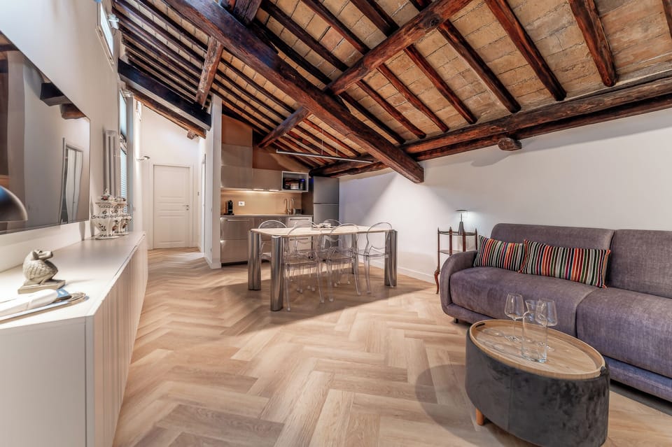 Superior Apartment, Balcony, Courtyard View | Living area