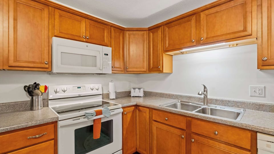 Condo, Multiple Beds, Patio (Ozark Get-Away) | Private kitchen