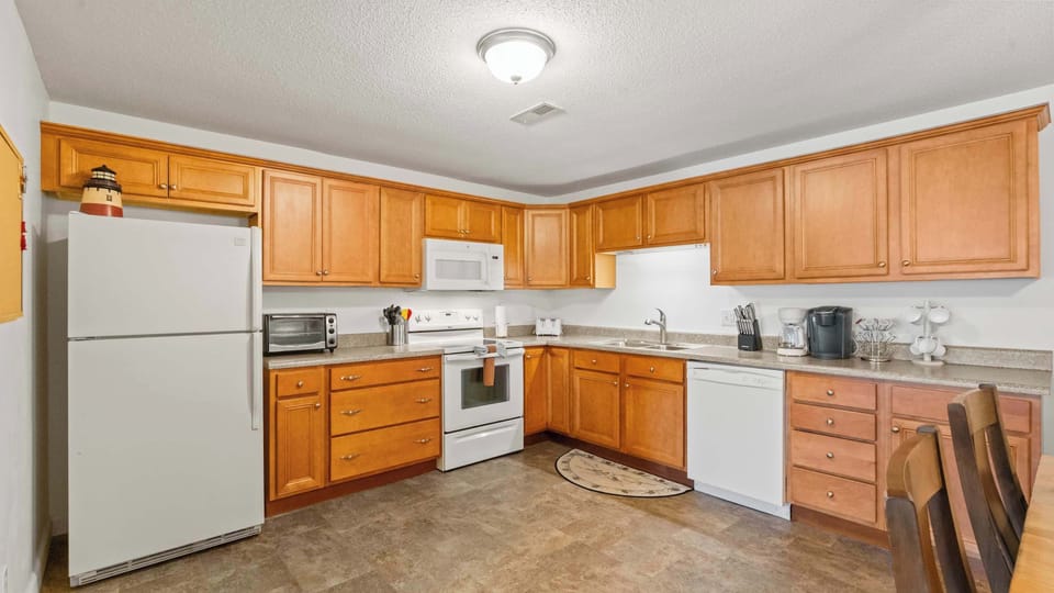 Condo, Multiple Beds, Patio (Ozark Get-Away) | Private kitchen