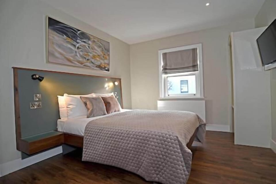 Standard Double Room | Iron/ironing board, free WiFi
