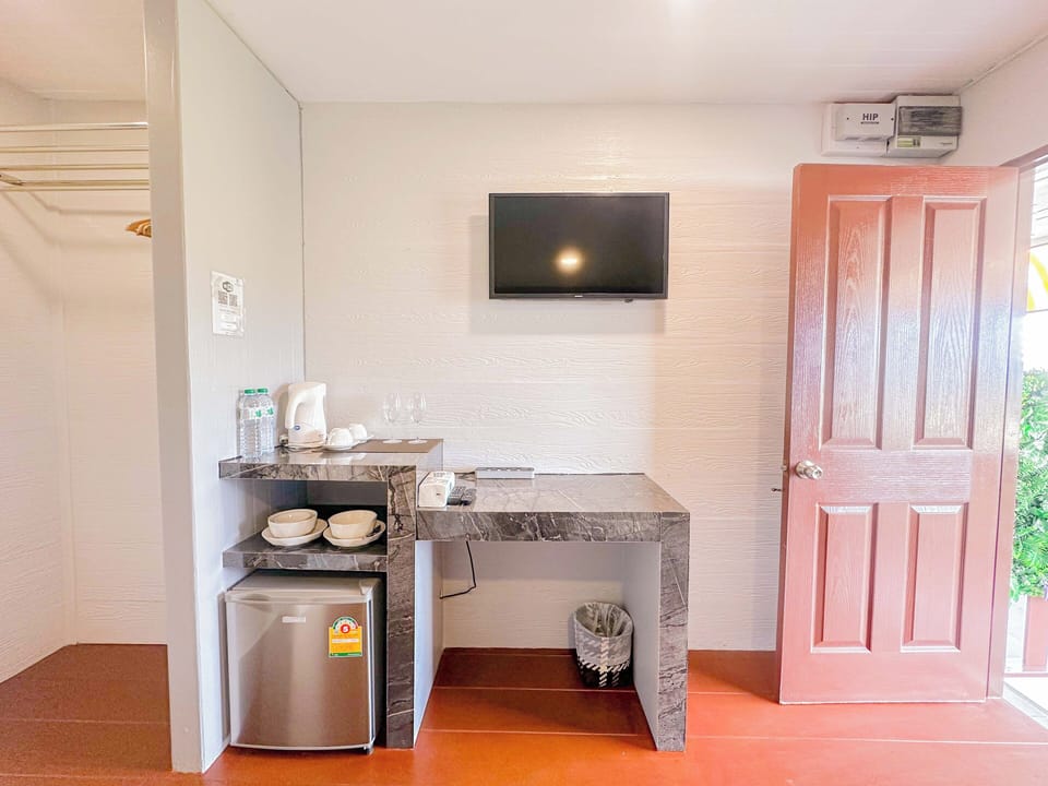 Deluxe Room | Desk, free WiFi, bed sheets