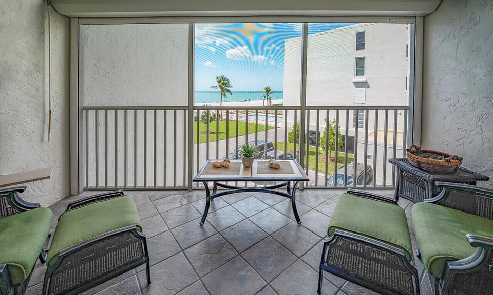 Screened In Lanai offers a place to relax and take in the Gulf breezes