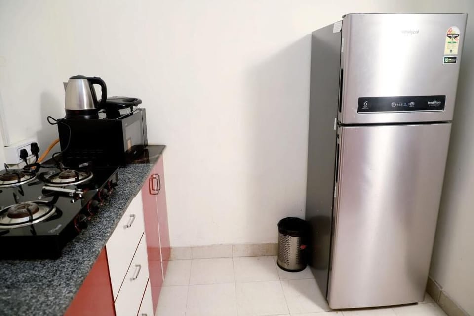 Apartment, Balcony, City View | Private kitchen | Dining tables