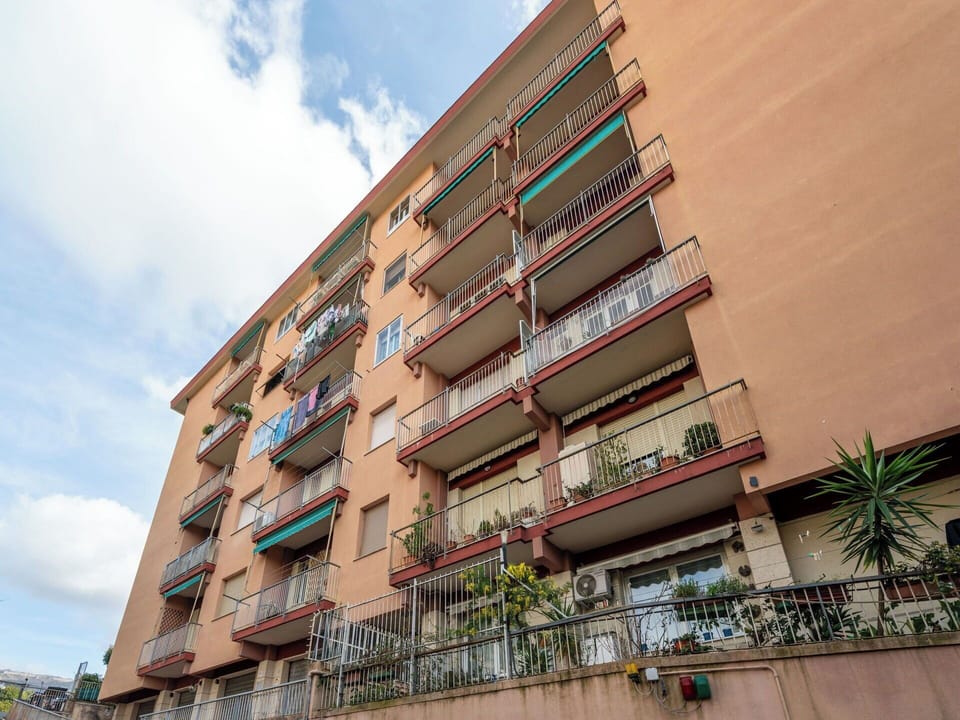 Daytime, Wall, Building, Window, Apartment, Residential Area, Facade, Urban Area, Neighbourhood, Architecture