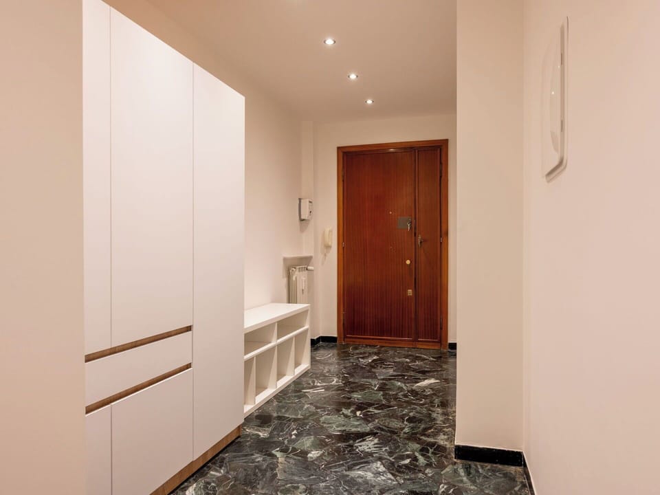 Flooring, Floor, Wall, Interior Design, Wood, Wood Flooring, Ceiling, Room, Brown, Laminate Flooring