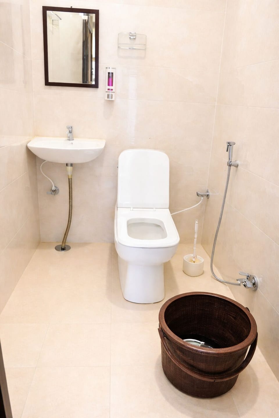 Standard Double Room, Lake View | Bathroom | Shower, rainfall showerhead, slippers, bidet