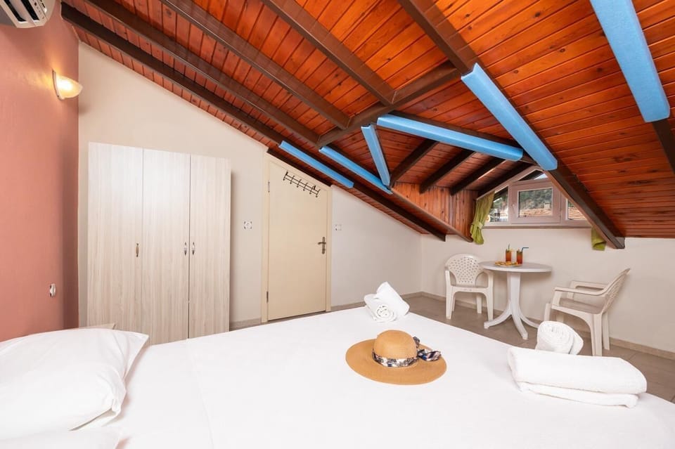 Penthouse Suite | In-room safe, iron/ironing board, free WiFi