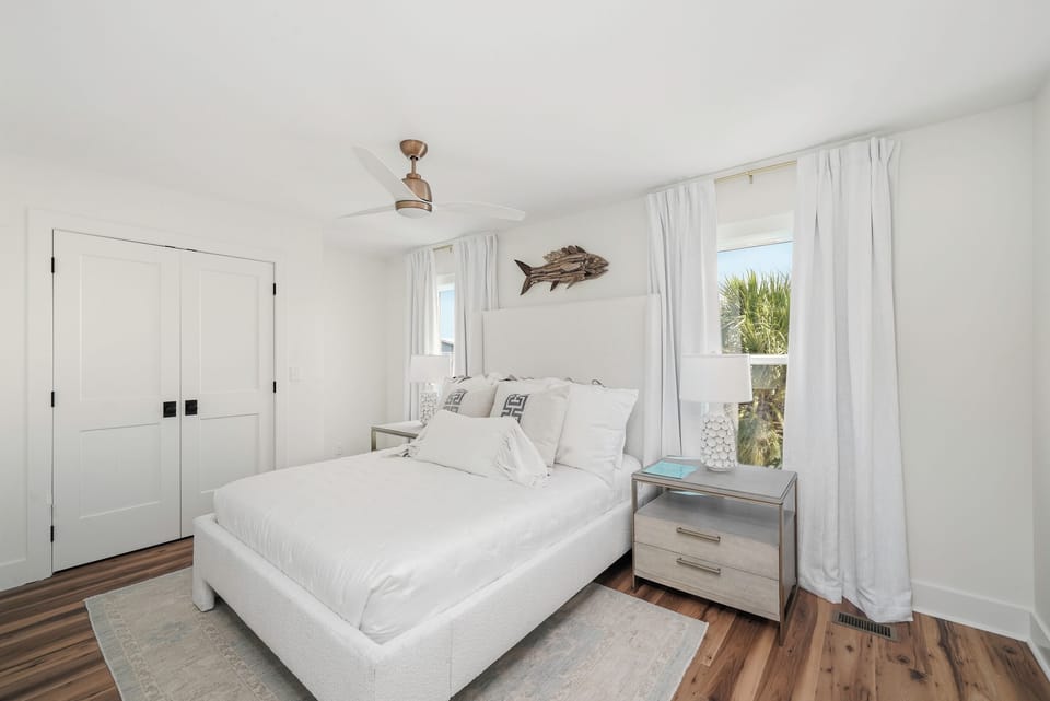Bedroom #2, queen
