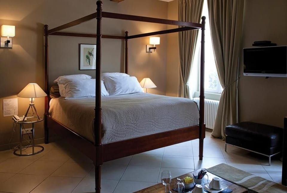 Suite, Garden View | In-room safe, soundproofing, iron/ironing board, free WiFi