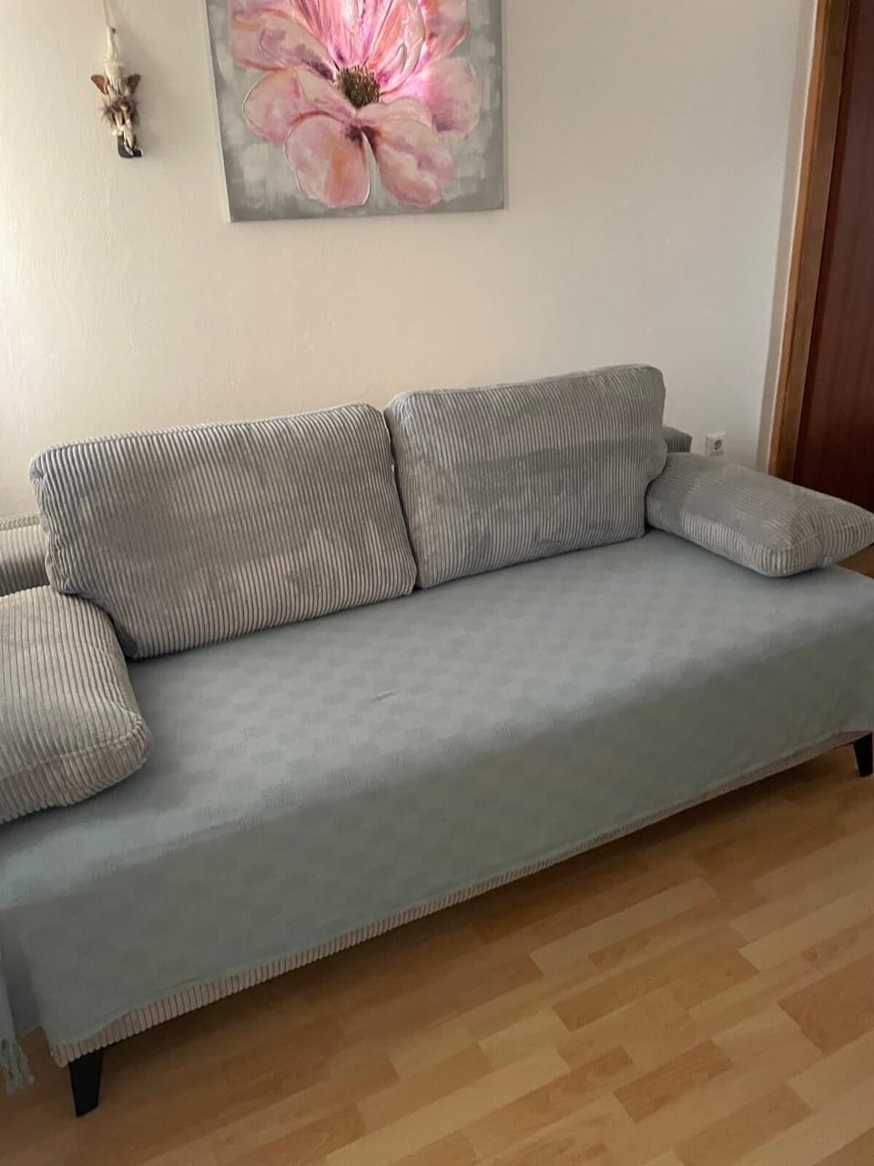Apartment | Living area | 50-cm flat-screen TV with satellite channels