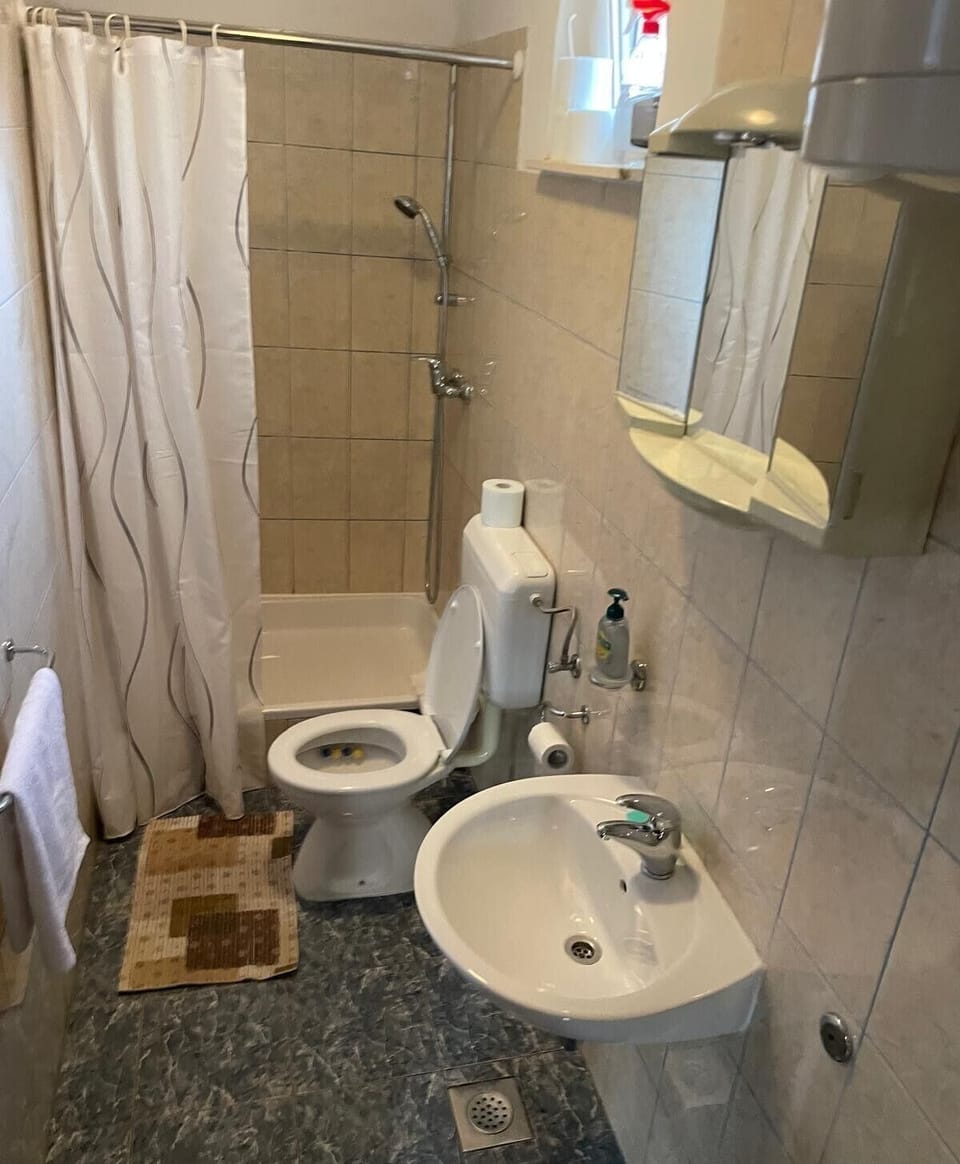 Apartment | Bathroom