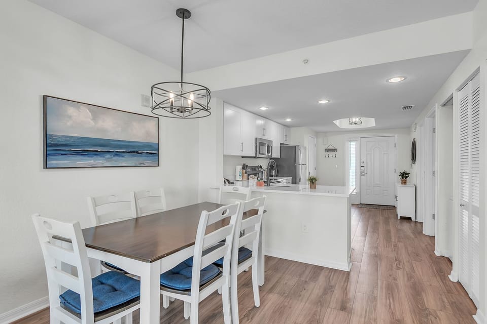 Kitchen/Dining Area