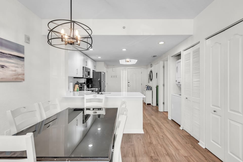 Dining/Kitchen Area