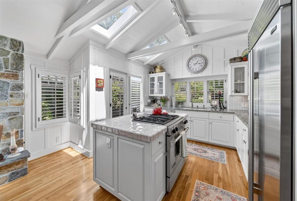 Kitchen has New High-End Stainless Appliances
