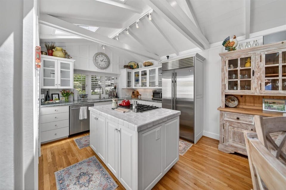 Fully Equipped Chef's Kitchen
