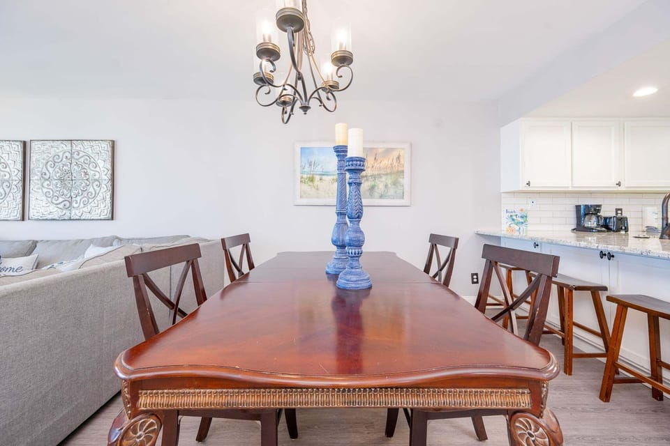 Condo, 2 Bedrooms | Dining
