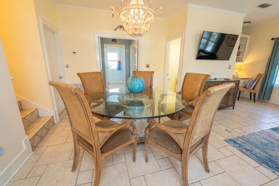 Dining area, just off kitchen/living room