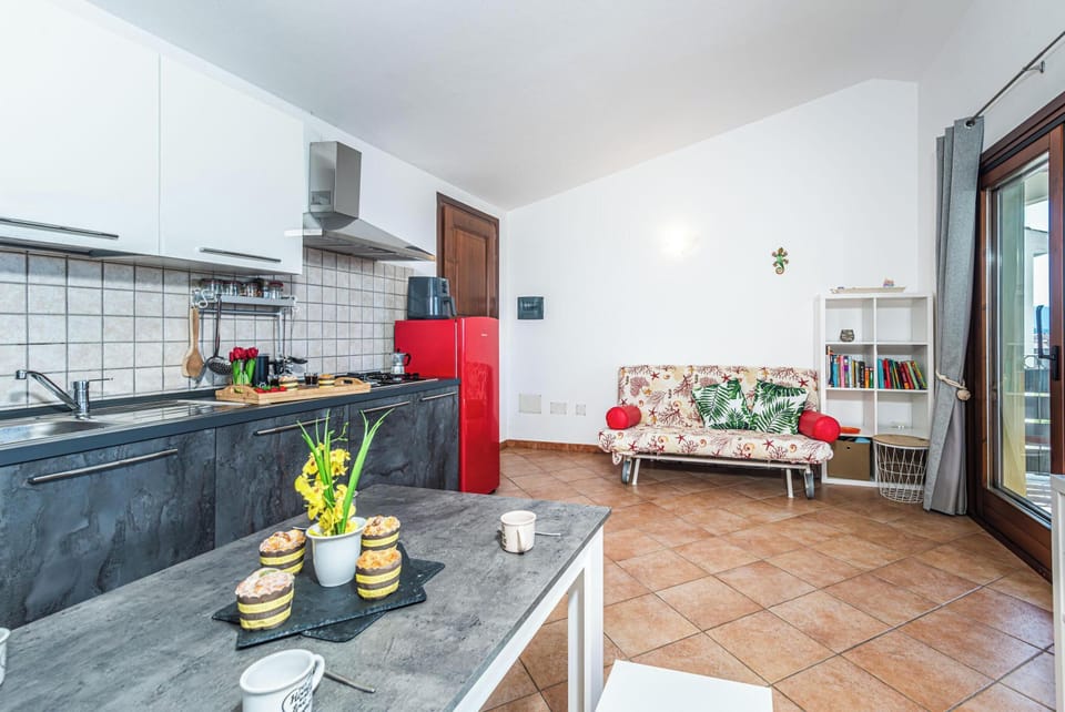 Family Apartment, 1 Bedroom, Balcony (VHouse) | Private kitchen