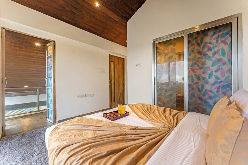 Deluxe Villa | Iron/ironing board, free WiFi