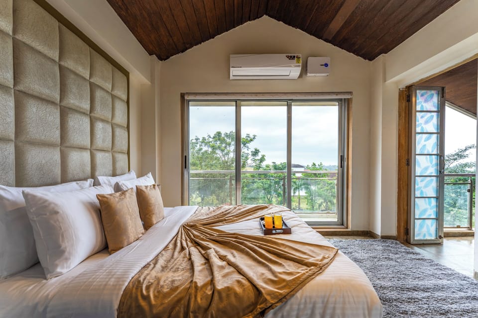Deluxe Villa | Iron/ironing board, free WiFi