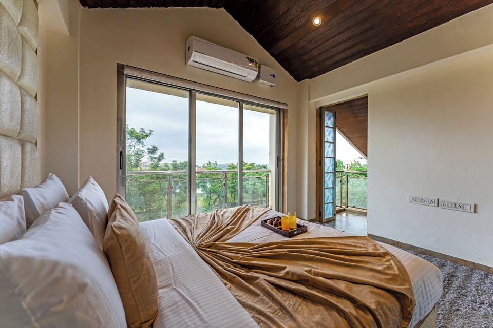 Deluxe Villa | Iron/ironing board, free WiFi