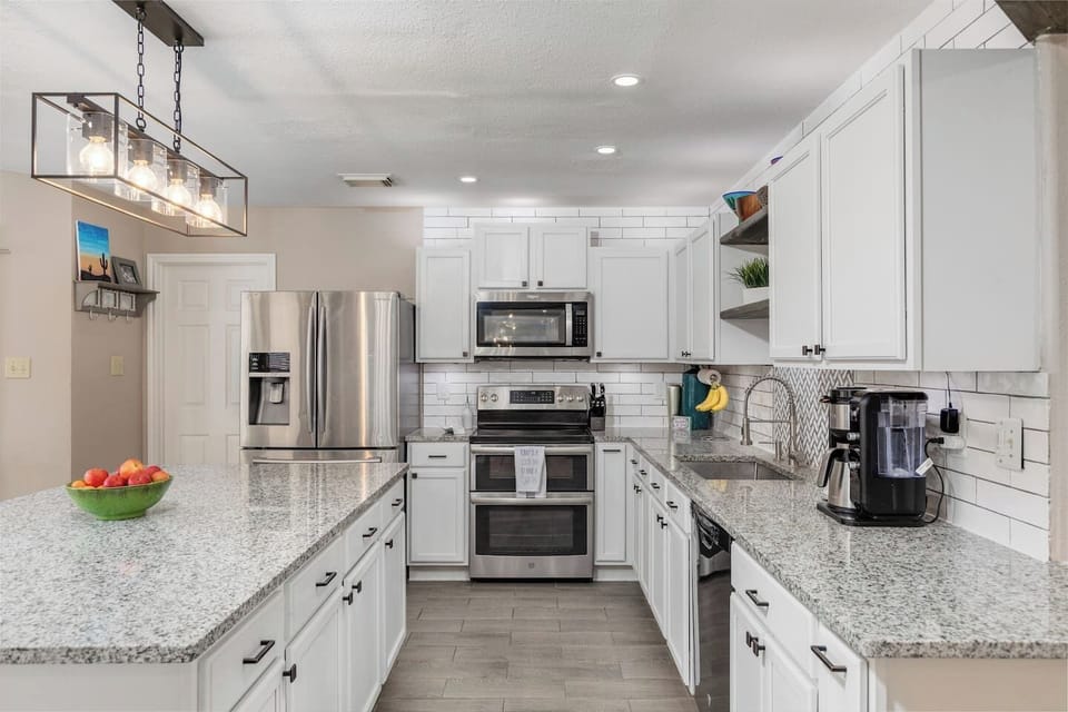 Ample cooking space for large families!