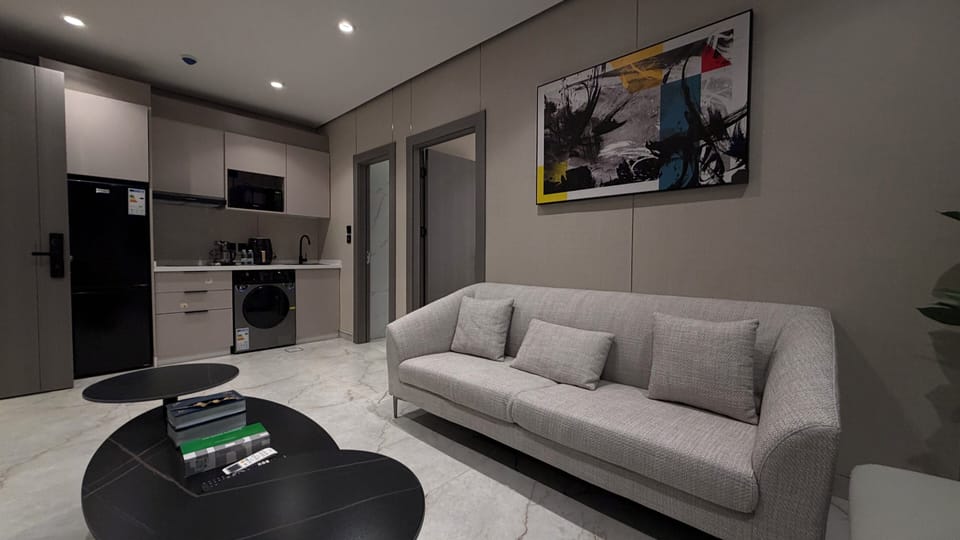 Apartment, 1 Bedroom, Accessible, Smoking | Living room