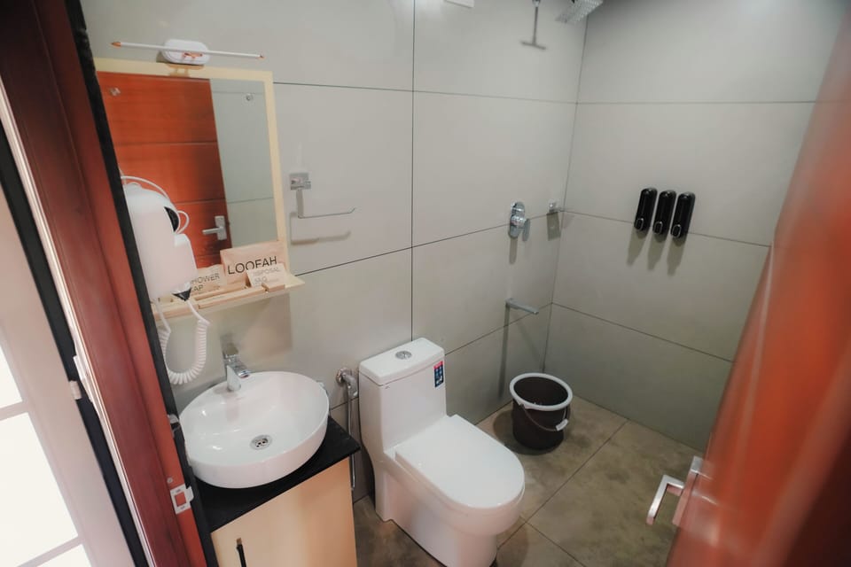 Wood Cottage Valley View Room AC with Balcony | Bathroom | Towels, soap, shampoo, toilet paper
