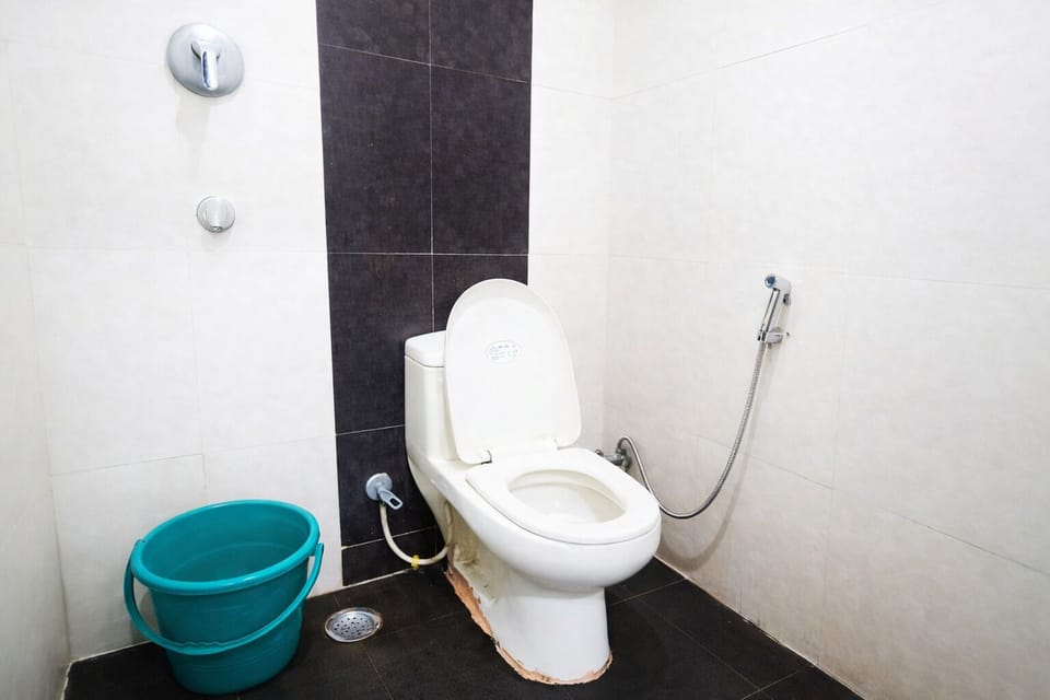 Double Room | Bathroom | Free toiletries, towels, soap, shampoo