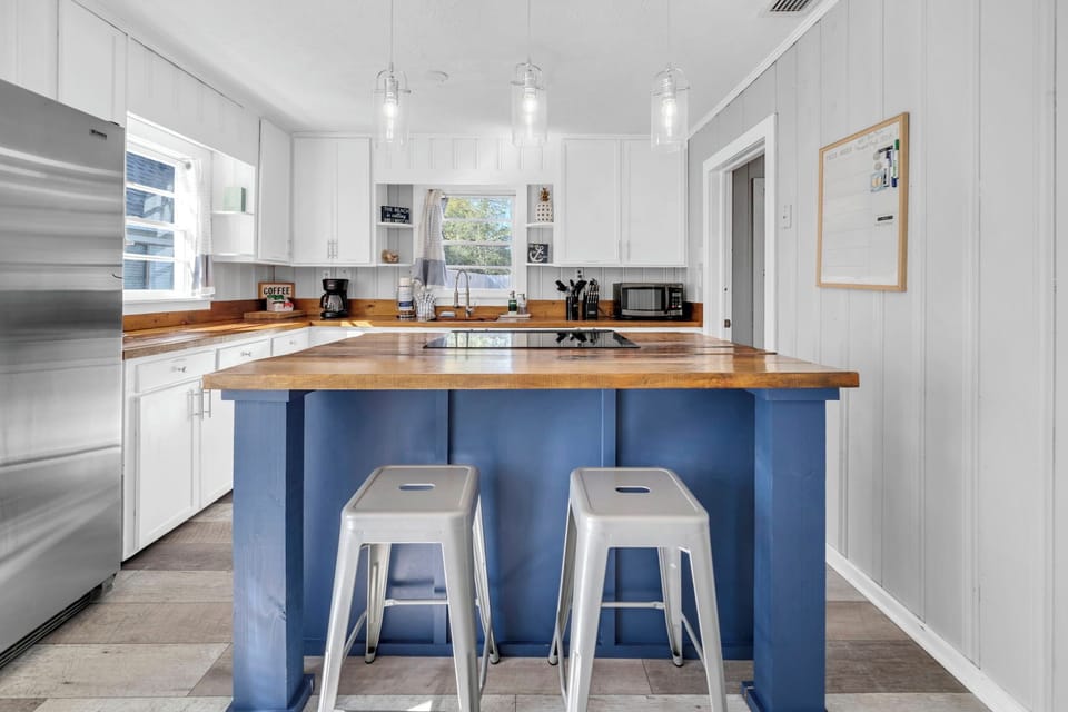 Eat-in bar seating