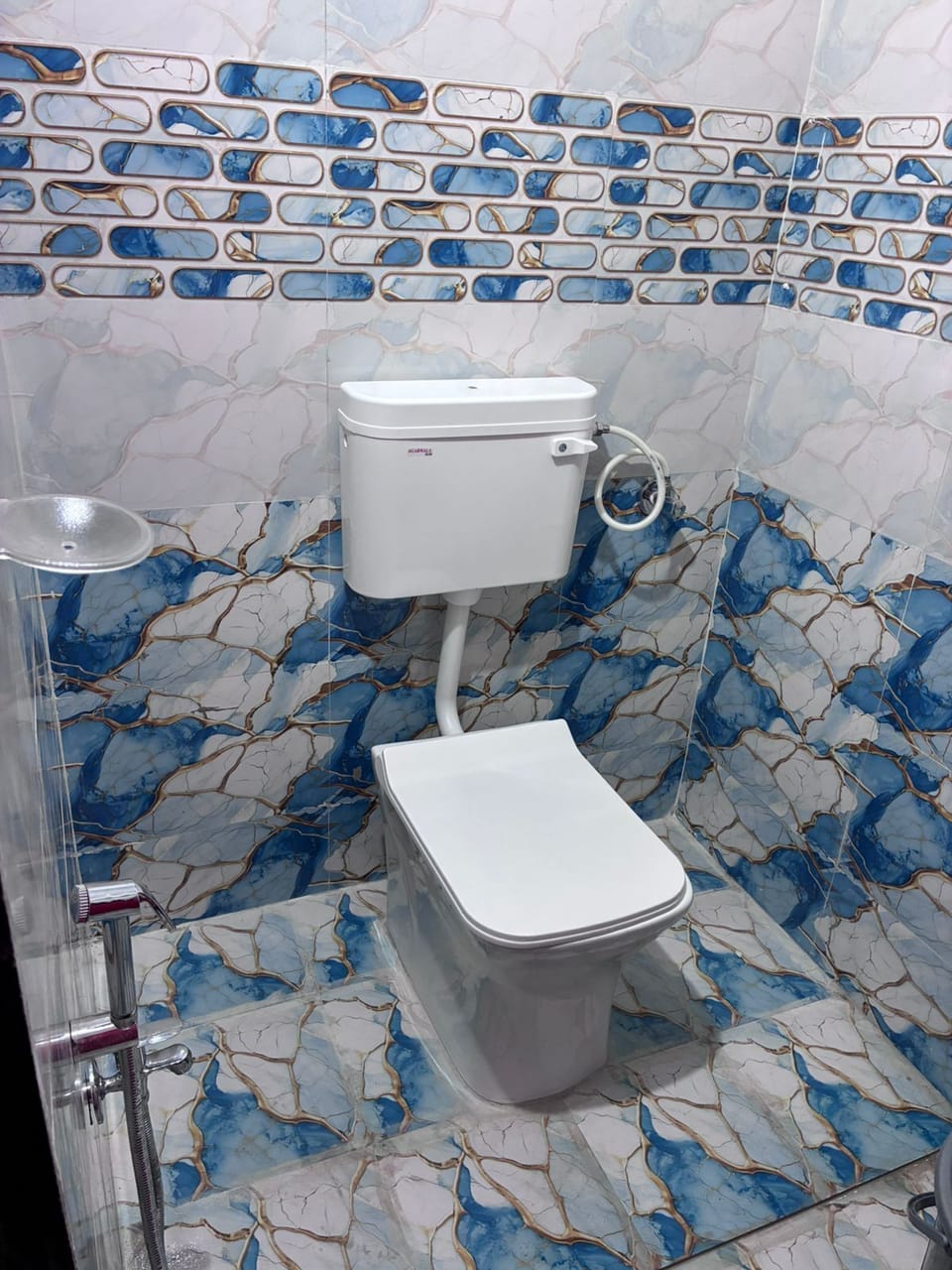 Comfort Double Room | Bathroom | Free toiletries, towels, soap, shampoo