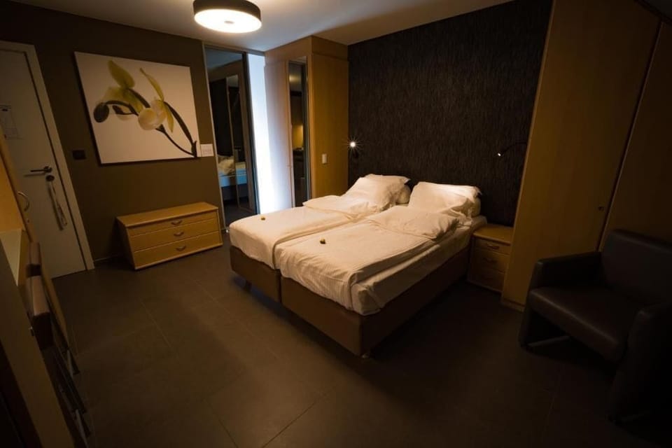 Deluxe Double Room | Desk, laptop workspace, blackout drapes, soundproofing