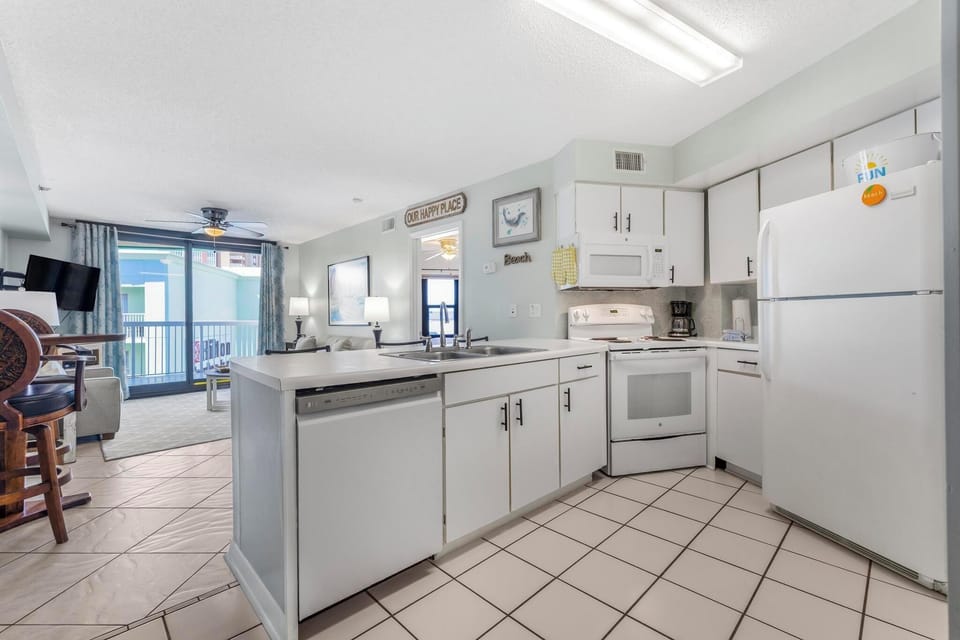 Full kitchen