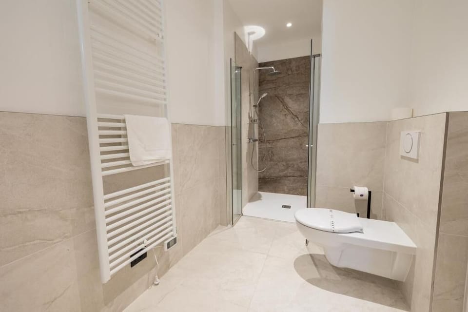 Deluxe Double Room, Hill View | Bathroom