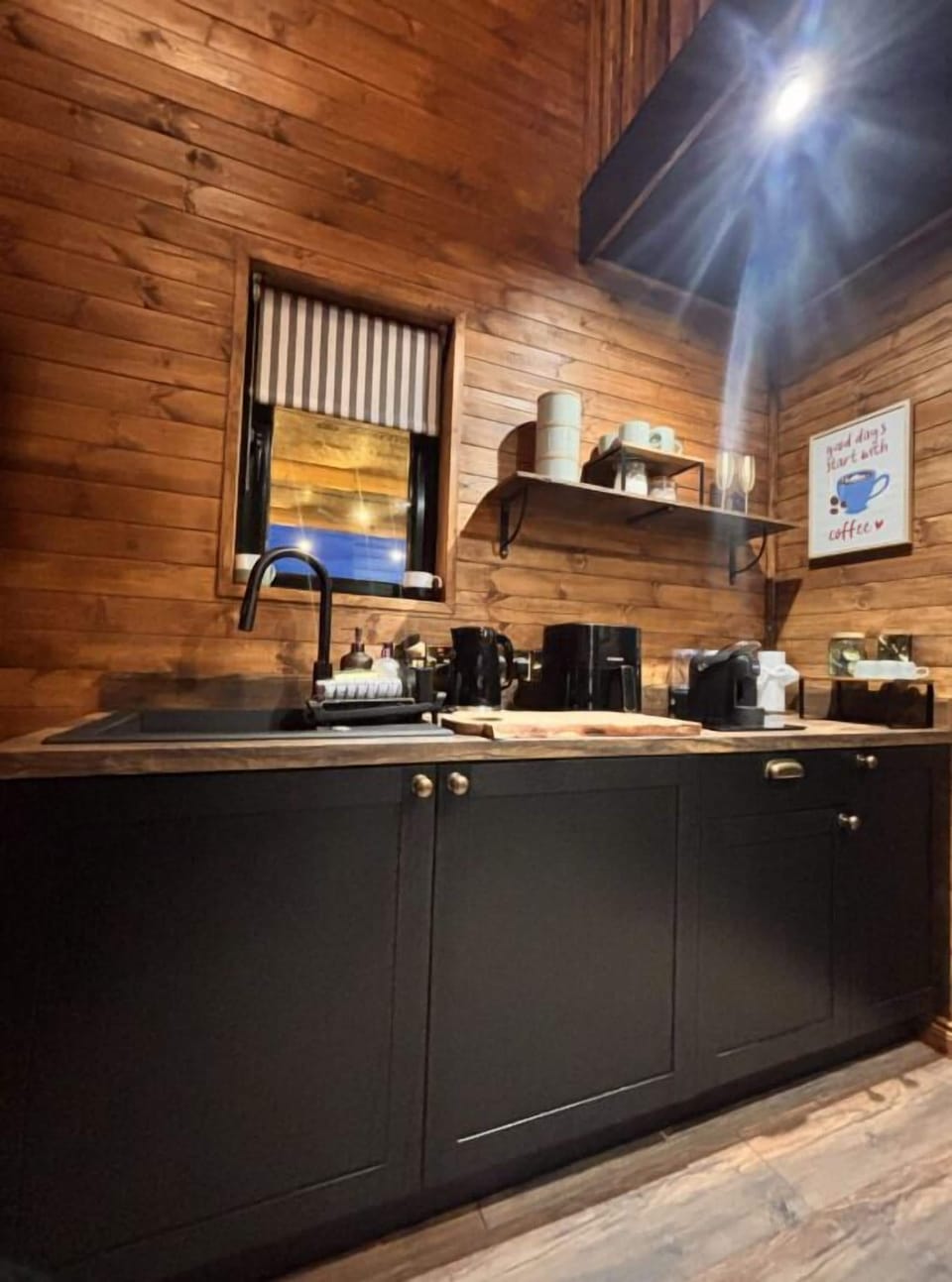 Family Tree House | Private kitchen | Fridge, microwave, oven, stovetop
