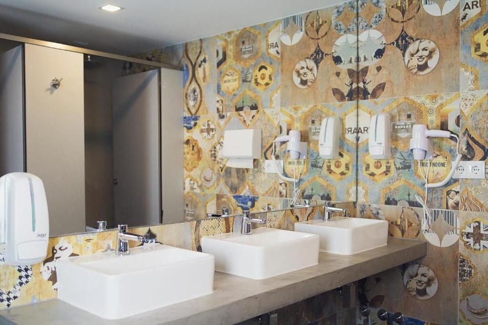 Quadruple Room | Bathroom