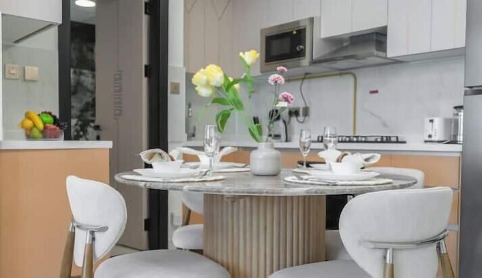Luxury Apartment, Balcony, City View | In-room dining